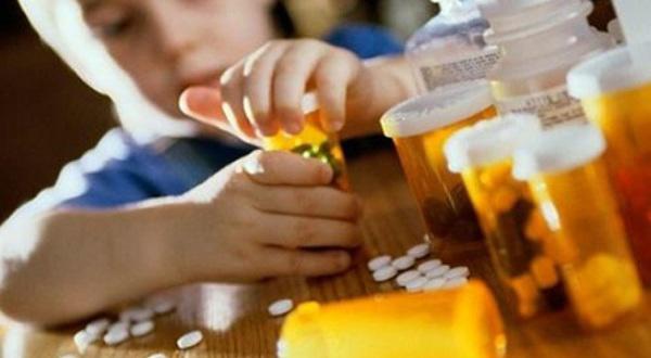 3 cháu nhỏ nhập viện vì uống nhầm thuốc người lớn, bác sĩ vạch rõ nguyên nhân do bố mẹ-1