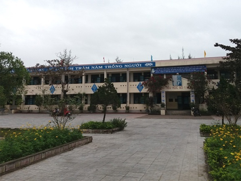 Thanh Hóa: Phụ huynh tố hiệu trưởng bóp cổ học sinh vì... hát trong lớp-2