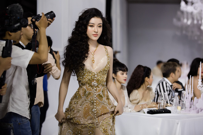 Á hậu Huyền My khoe thân hình nóng bỏng khó rời mắt-7