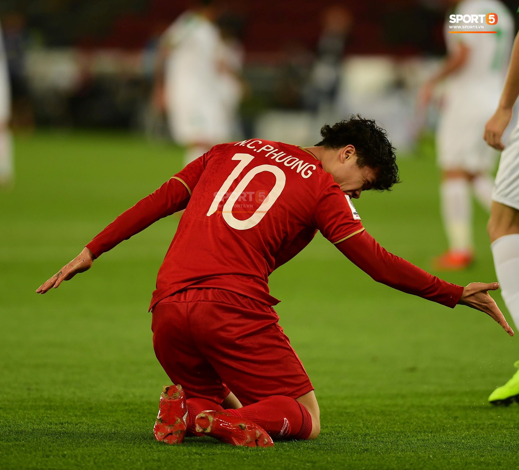 Công Phượng nổi cáu, tiếc nuối khi Xuân Trường chuyền hỏng ở trận thua Iraq-3