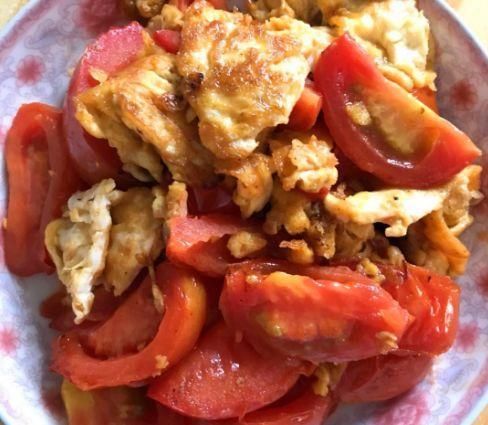 Bữa cơm đầu tiên khi sống chung khiến chồng câm nín, mẹ chồng giận tím mặt, chị em phân tích lý do là...-2