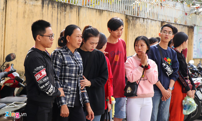 Tiếng khóc xé lòng tiễn sinh viên tử nạn ở đèo Hải Vân về quê-2