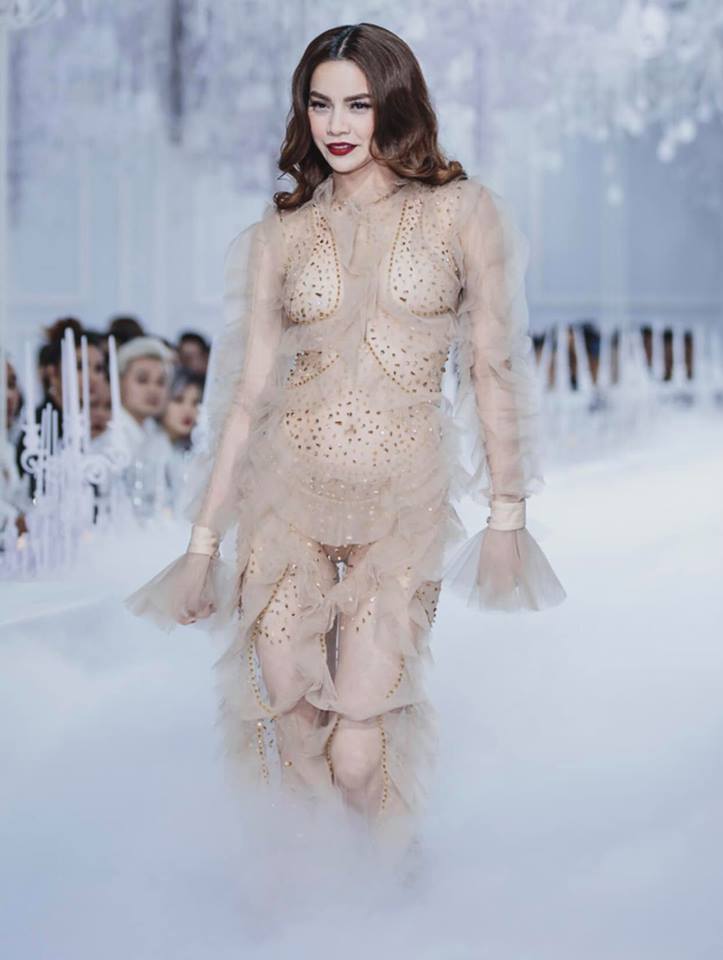 Catwalk vẫn đẳng cấp thần sầu, Hồ Ngọc Hà mặc như không trên sàn diễn thời trang-4