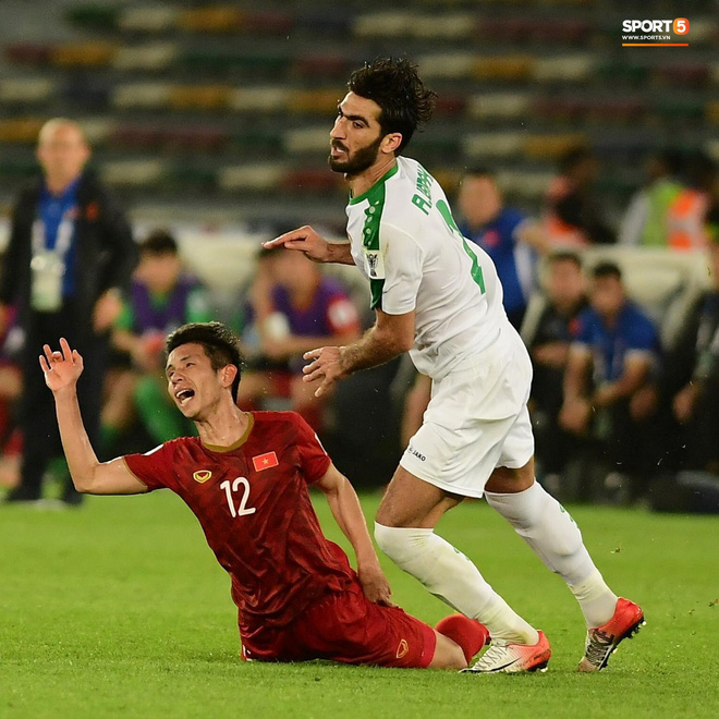 Những khoảnh khắc cầu thủ Việt Nam đổ máu trong trận thua Iraq-4