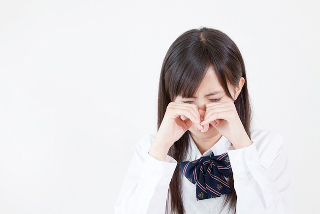 Mẹ tôi mất chưa đầy năm bố tôi đã đòi lấy vợ khác, nhưng cuốn nhật ký của mẹ mới khiến tôi phát điên-1