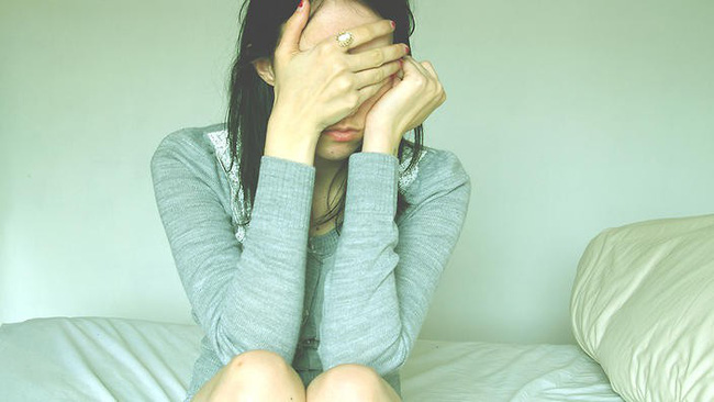 Mẹ tôi mất chưa đầy năm bố tôi đã đòi lấy vợ khác, nhưng cuốn nhật ký của mẹ mới khiến tôi phát điên-2