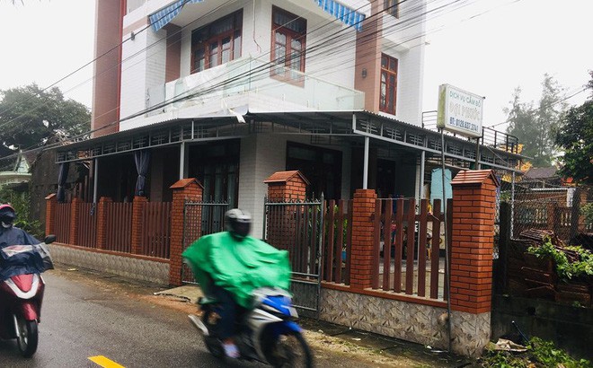 Bé gái 10 tuổi trong tiệm cầm đồ bị cướp đâm đã tử vong-1