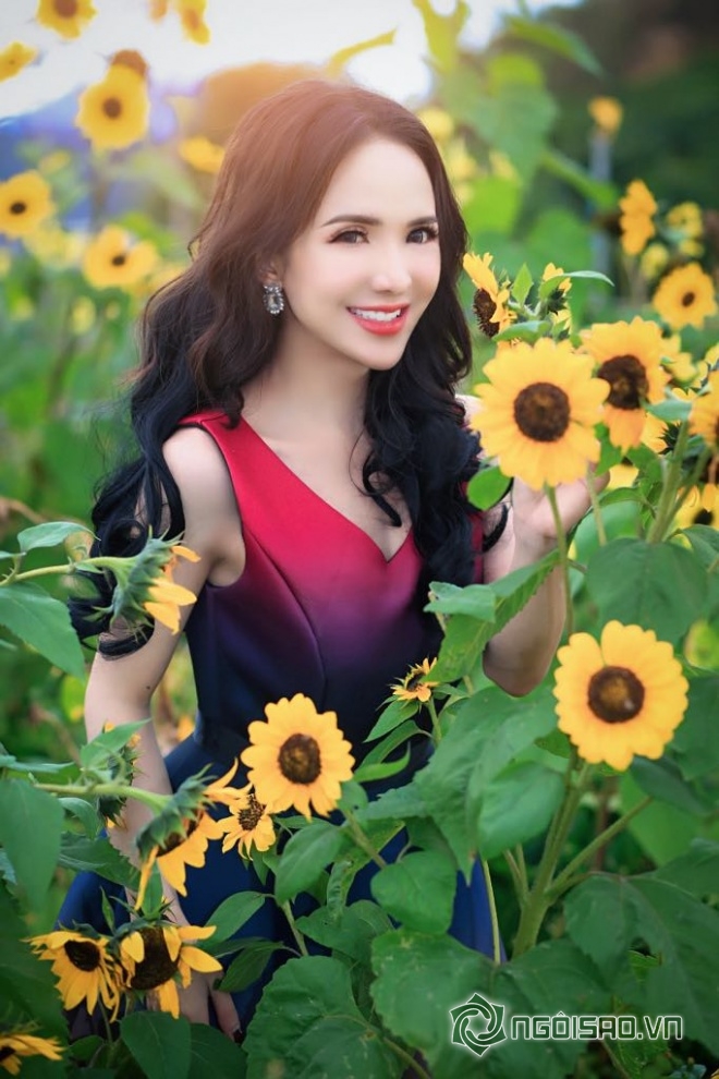 Mỹ nhân chuyển giới Đoàn Trần đẹp nao lòng giữa đồng hoa Đà Lạt-11