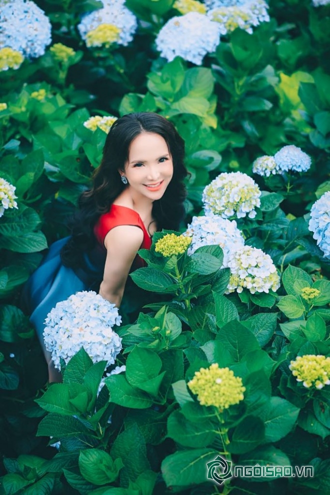 Mỹ nhân chuyển giới Đoàn Trần đẹp nao lòng giữa đồng hoa Đà Lạt-12