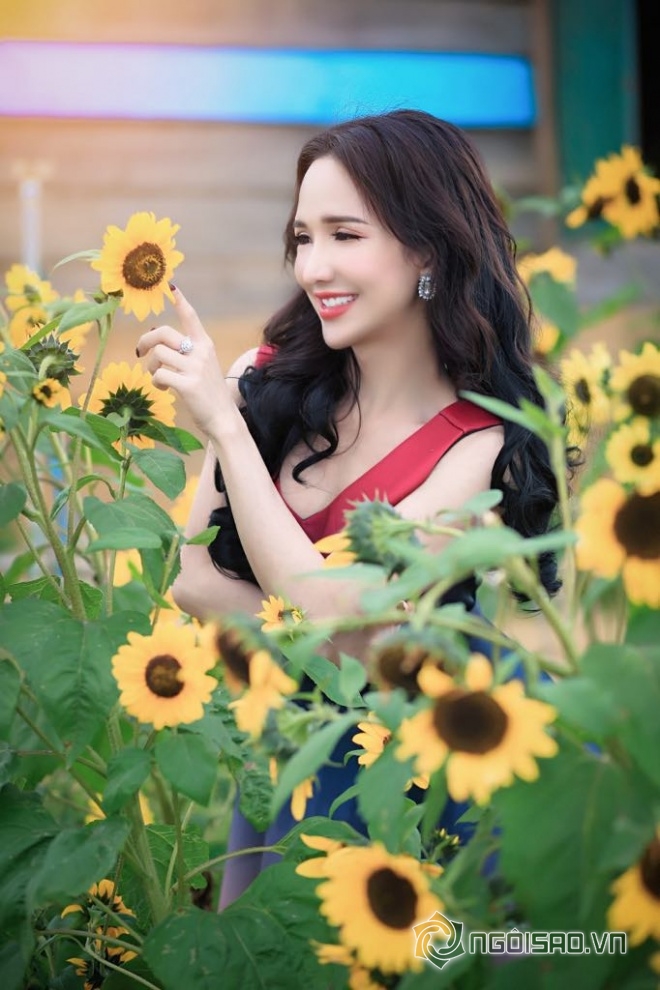 Mỹ nhân chuyển giới Đoàn Trần đẹp nao lòng giữa đồng hoa Đà Lạt-3