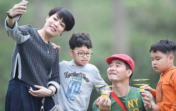 Hôn nhân 13 năm kín tiếng của Nam Tào Xuân Bắc với vợ giảng viên-2