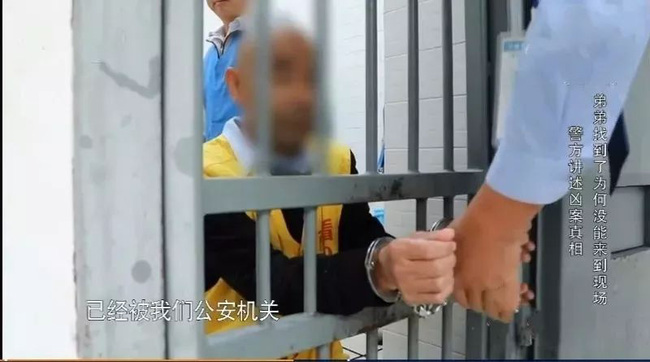 Bị bắt cóc sau khi bố mẹ bị giết hại dã man, cậu bé sống trong vòng tay của kẻ thù 17 năm và xem hắn như cha đẻ-5