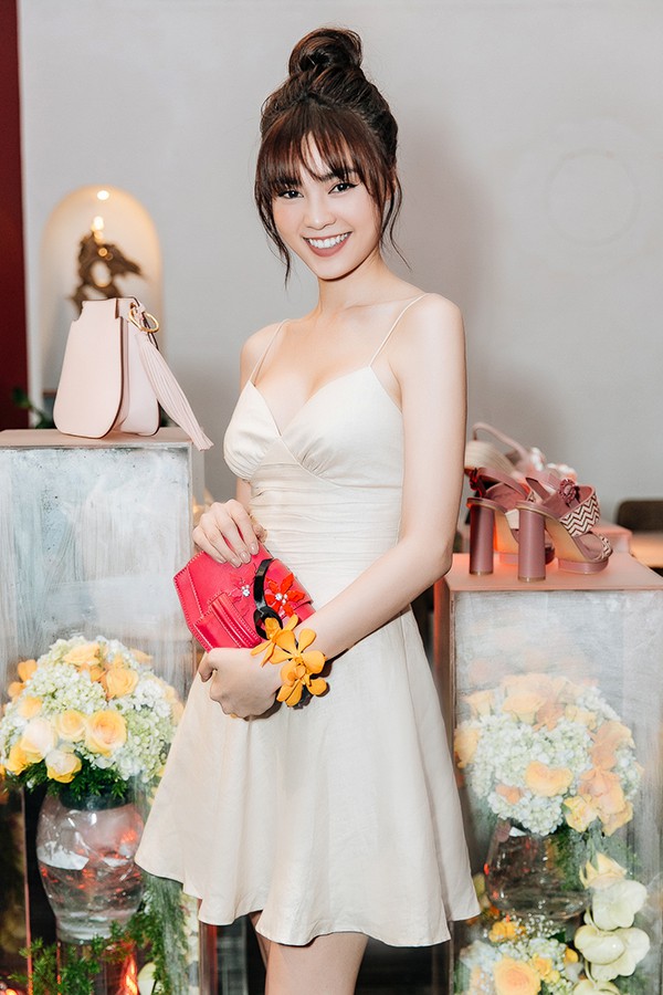 Cuộc sống giàu có của Ninh Dương Lan Ngọc: Đi xe tiền tỷ, sở hữu 2 căn hộ-7