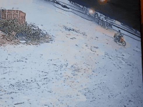 Người phụ nữ bị xe đầu kéo chèn qua, dân mạng tích cực chia sẻ clip để tìm thân nhân