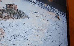 Người phụ nữ bị xe đầu kéo chèn qua, dân mạng tích cực chia sẻ clip để tìm thân nhân-1