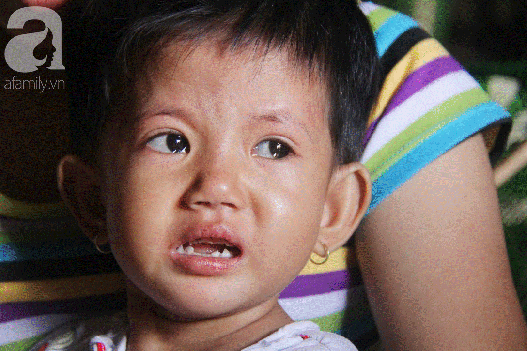 Lời khẩn cầu của người mẹ ôm con gái 2 tuổi bị hở van tim, chỉ nặng 6 ký mà không có tiền chạy chữa-1