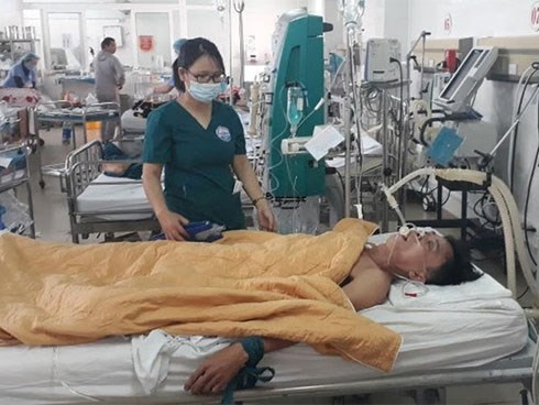 Truyền 15 lon bia cứu sống bệnh nhân ngộ độc rượu