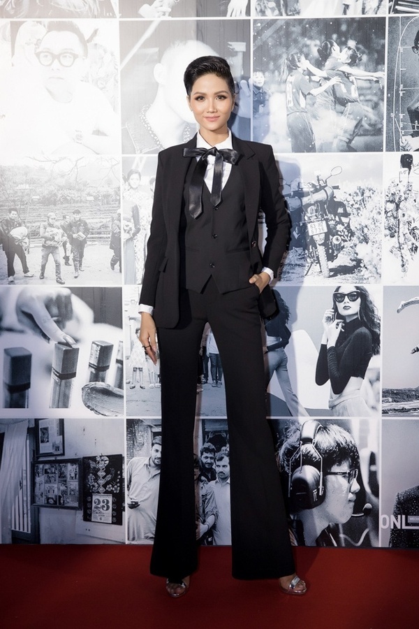 3 người đẹp xứng danh nữ hoàng suit của Vbiz-3