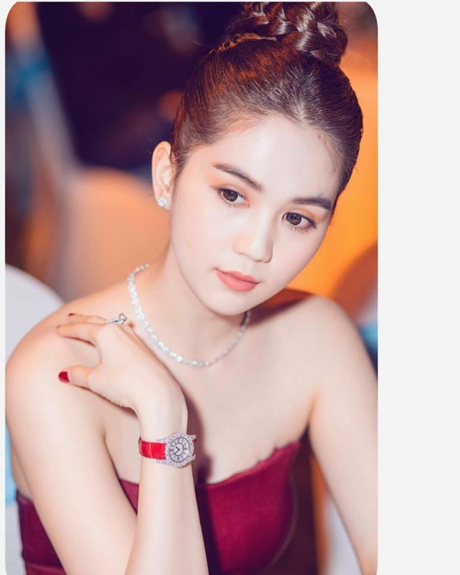 Đăng loạt ảnh cận mặt, Ngọc Trinh khẳng định nhan sắc chưa bao giờ bớt đẹp-1