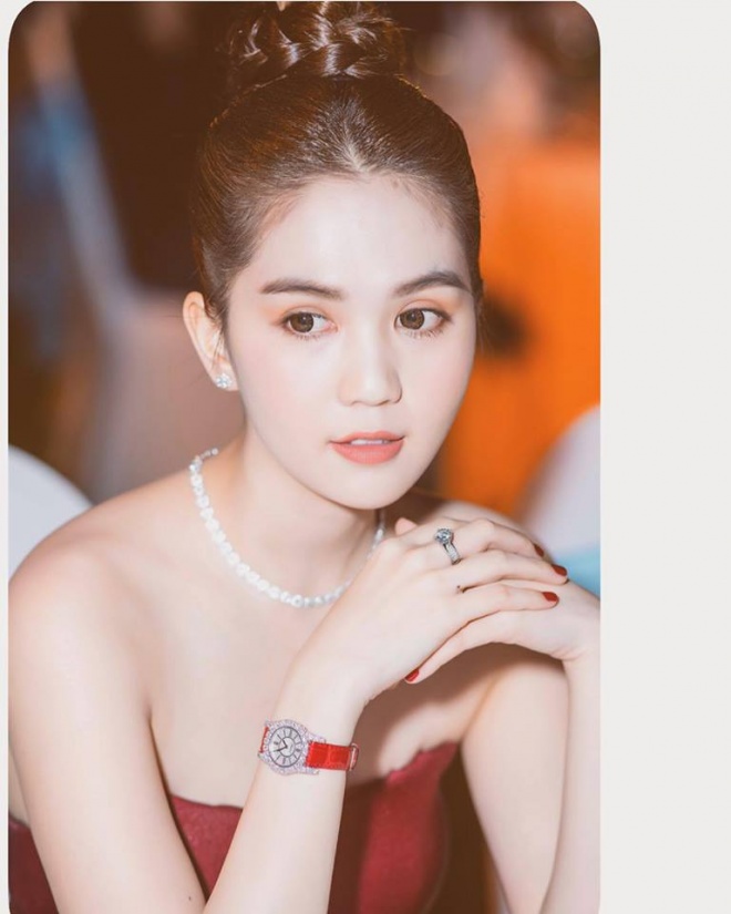 Đăng loạt ảnh cận mặt, Ngọc Trinh khẳng định nhan sắc chưa bao giờ bớt đẹp-2