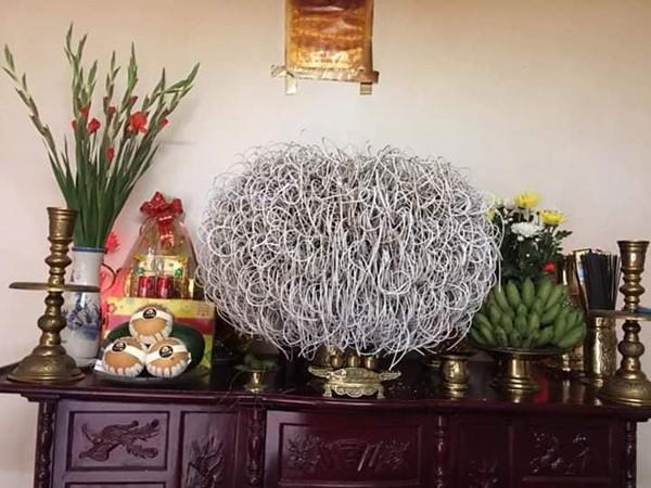 Rút tỉa chân hương ngày giáp Tết: Có phải bát hương càng đầy, gia chủ càng lắm tài nhiều lộc?-1