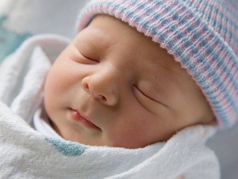 Đứa trẻ bị bỏ rơi trước cửa nhà và bí mật khủng khiếp của gia đình khiến tôi rối trí