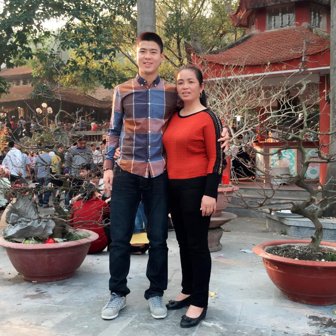 Duy Mạnh đưa bạn gái về ra mắt, mẹ chàng hậu vệ bất ngờ tiết lộ về con người thật của nàng dâu tương lai-3