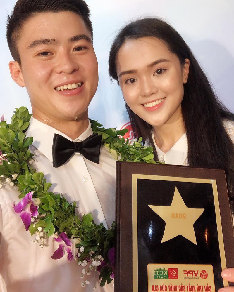 Duy Mạnh đưa bạn gái về ra mắt, mẹ chàng hậu vệ bất ngờ tiết lộ về con người thật của nàng dâu tương lai-10