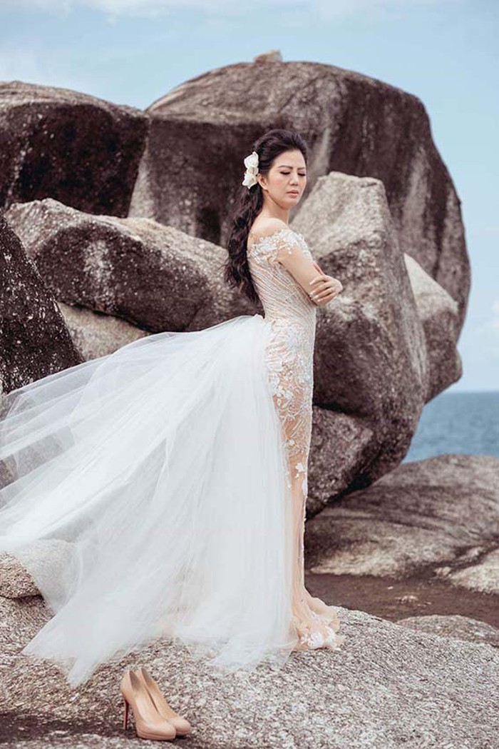 Thân thế ít biết của nữ ca sĩ Đinh Hiền Anh-2