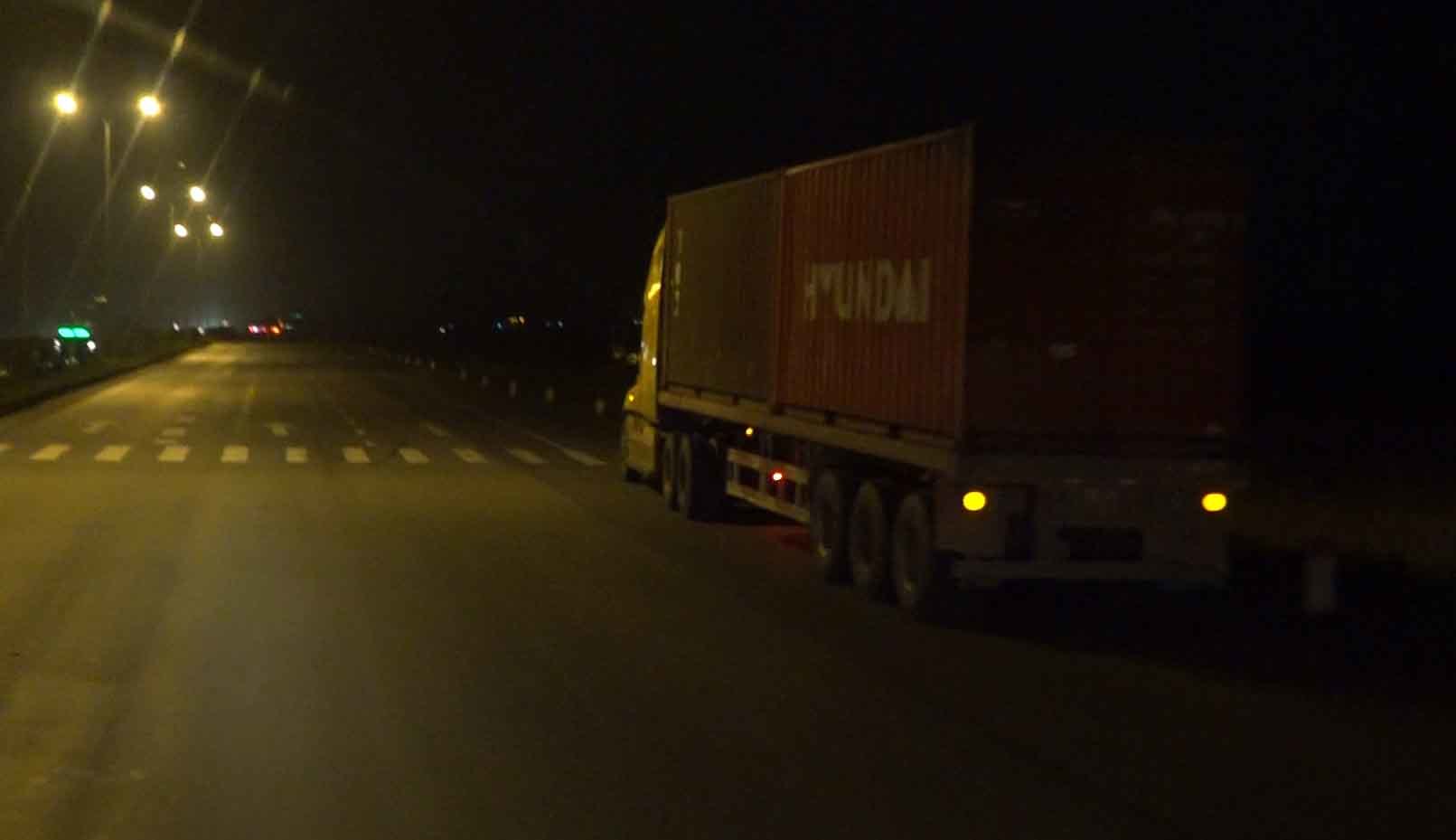 Lời đồn ma túy giúp tỉnh như sáo 2 ngày 2 đêm: Lái xe container tàn đời-4