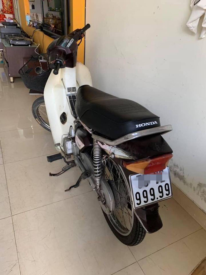 Thanh niên mang hàng trăm triệu đi mua chiếc xe Dream biển ngũ quý 9 siêu hiếm-1