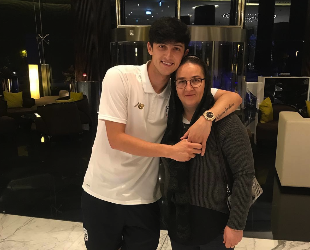 Tiền đạo Iran điển trai, sở hữu đôi mắt buồn và gương mặt baby nhưng hứa hẹn mang tới mối nguy lớn cho khung thành Văn Lâm-10