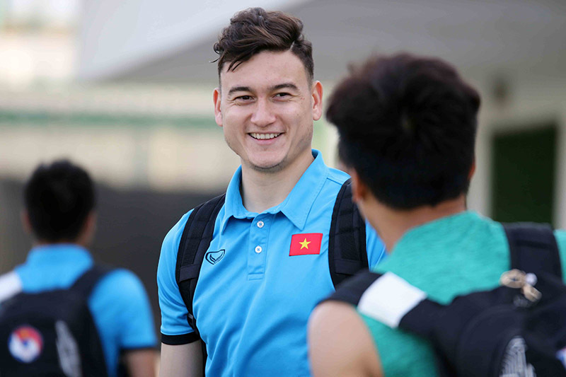 Đặng Văn Lâm, Công Phượng tươi rói chờ đấu Iran-1