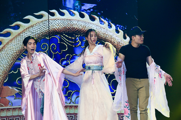 Hoa hậu Tiểu Vy ngã sõng soài khi đóng Táo cùng Mr Đàm-2