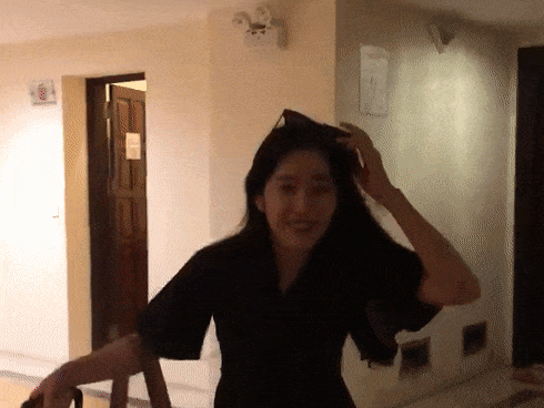 Được Quế Vân cho ăn cơm, Nam Em nhảy cẫng vòng vòng như bị bỏ đói cả tháng