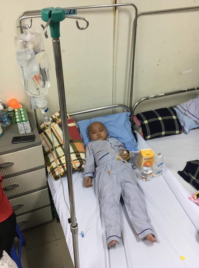 Câu hỏi của con trai 7 tuổi mắc bệnh ung thư máu khiến người mẹ khóc nghẹn: Nếu bán nhà thì mẹ con mình ở đâu hả mẹ?”-8