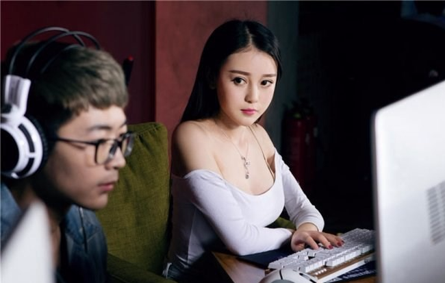 Hãy quên 66 tỷ đô và vụ ly hôn ầm ĩ, cứ tin vào hôn nhân của bạn dù chồng lười không biết rửa bát-3