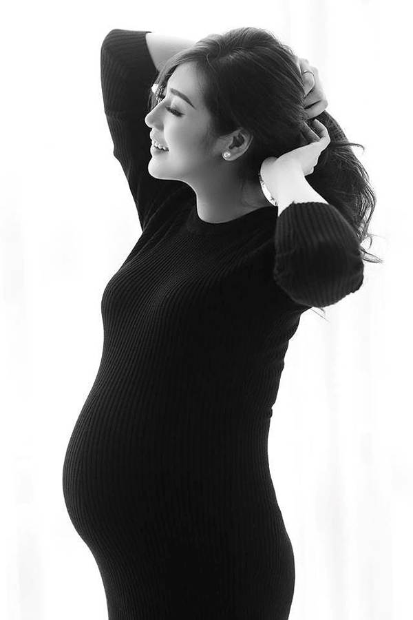 Á hậu Tú Anh vẫn đẹp hút hồn trong bộ ảnh mang bầu vì chỉ tăng 10 kg-3