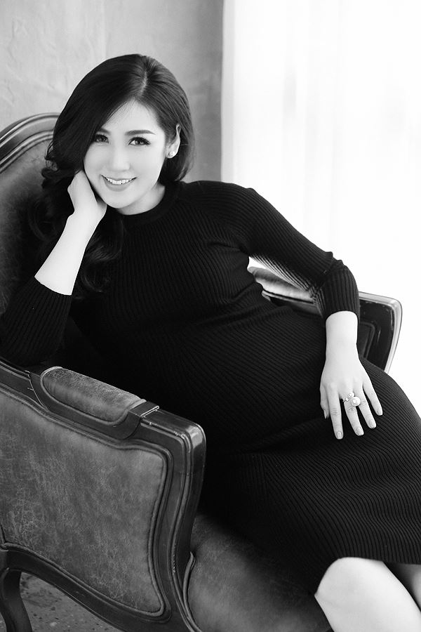 Á hậu Tú Anh vẫn đẹp hút hồn trong bộ ảnh mang bầu vì chỉ tăng 10 kg-7