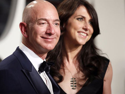 Mang đồ ăn tới chỗ làm cho bạn gái, tôi giật mình nhìn em ngồi lên đùi kẻ khác-3