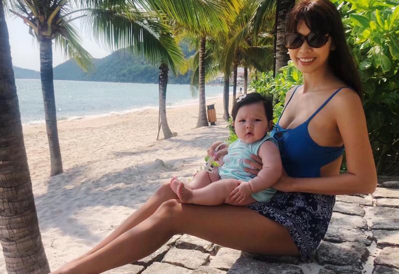 Chân dung cô nhóc mới 6 tháng đã nặng bằng bé 1 tuổi của siêu mẫu Hà Anh-10