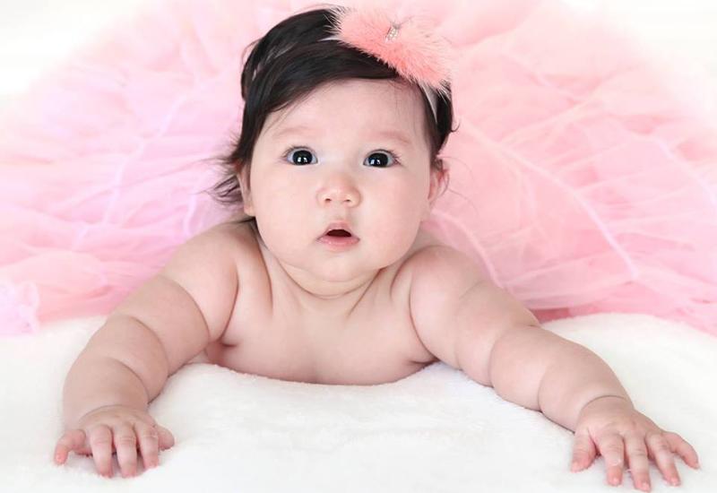 Chân dung cô nhóc mới 6 tháng đã nặng bằng bé 1 tuổi của siêu mẫu Hà Anh-12