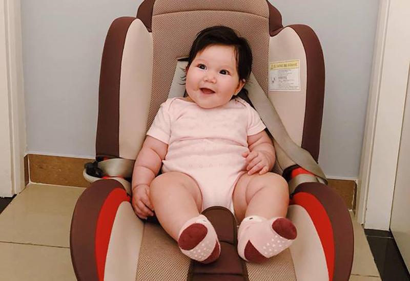 Chân dung cô nhóc mới 6 tháng đã nặng bằng bé 1 tuổi của siêu mẫu Hà Anh-8