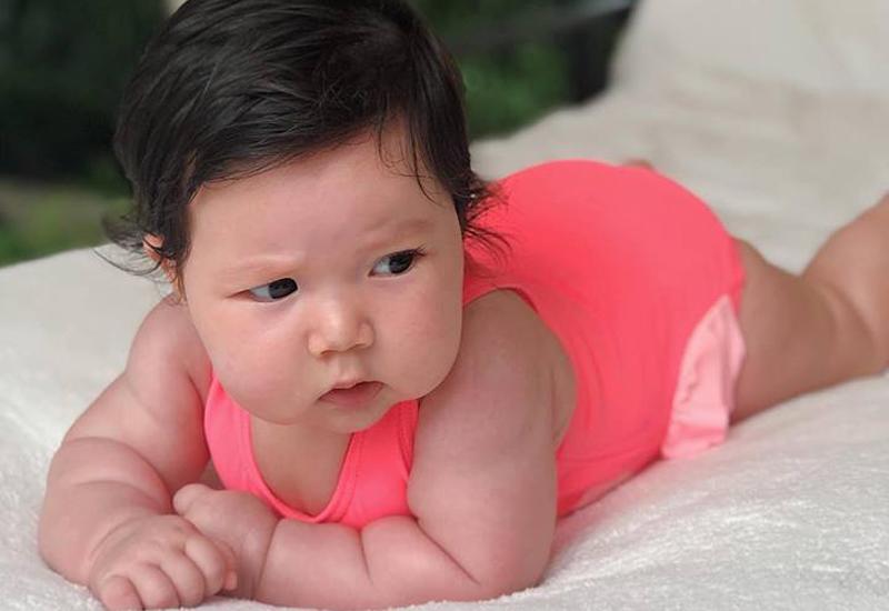Chân dung cô nhóc mới 6 tháng đã nặng bằng bé 1 tuổi của siêu mẫu Hà Anh-19
