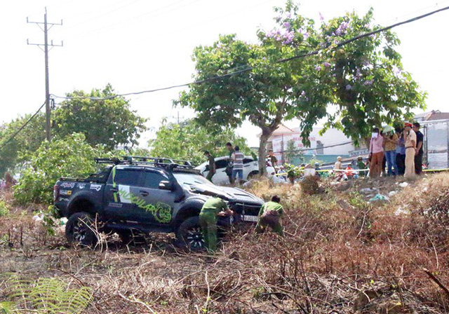 Hai ôtô lao vào nhau rồi leo lên vỉa hè tông chết người bán dưa-2