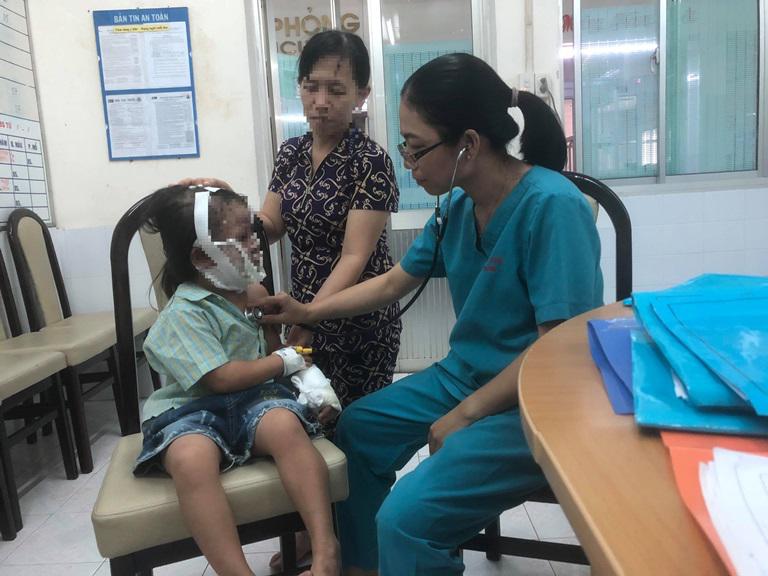 Bé 6 tuổi bỏng nặng mặt và hai tay vì cha mẹ chủ quan cho con nghịch món đồ này-1