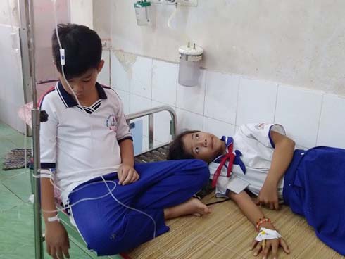 Hàng chục học sinh nhập viện sau bữa ăn trưa-1