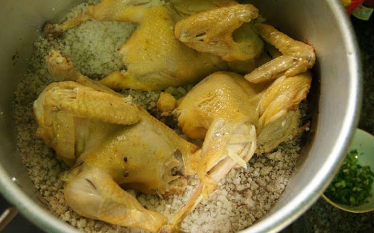 Cách luộc gà thơm ngon, da vàng ươm, không nứt cả nhà đều khen-2