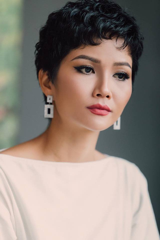 Hhen Niê lại đốn tim fans với style tóc xoăn, má phính, mắt tròn xoe-2