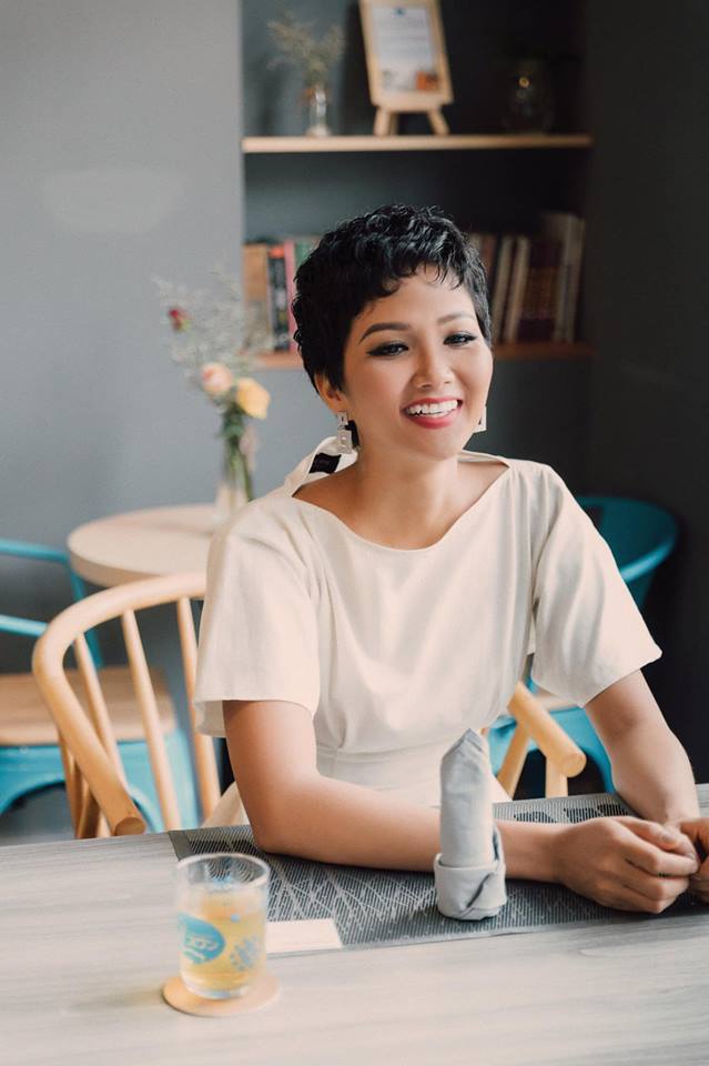 Hhen Niê lại đốn tim fans với style tóc xoăn, má phính, mắt tròn xoe-5